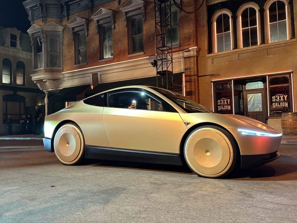 Elon Musk asegura que Tesla empezará a producir el taxi autónomo Cybercab en 2026