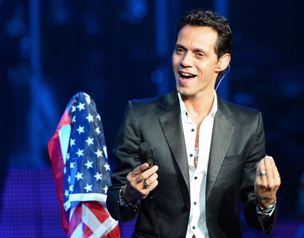 Marc Anthony votará por Kamala Harris y alerta a latinos del "divisionismo" de Trump