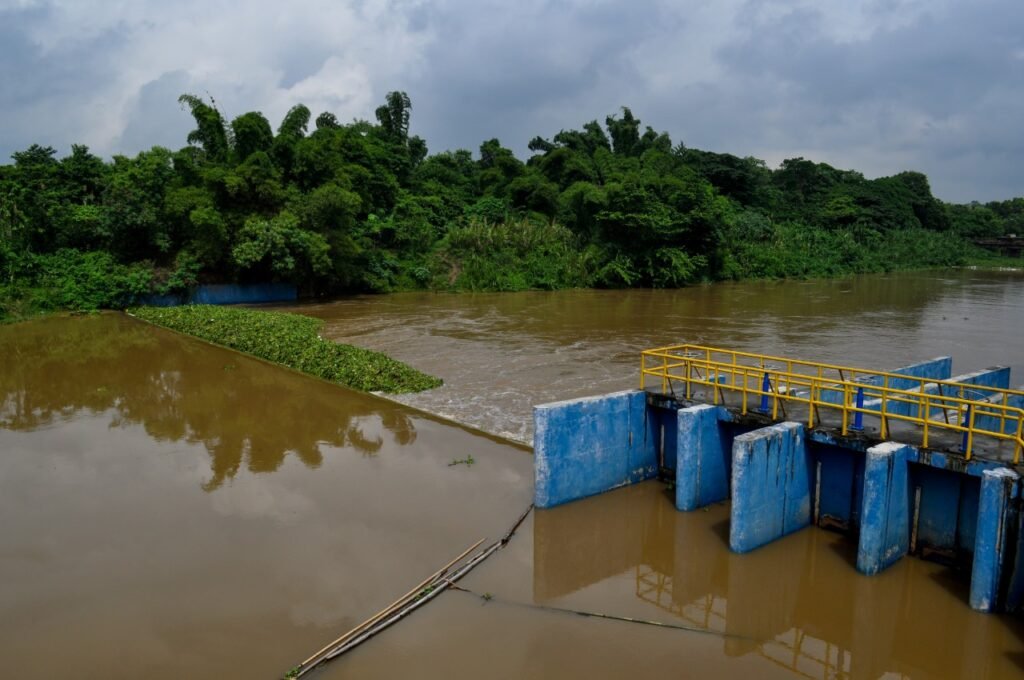 Más de 30 mil personas están sin agua potable por la salida de 31 acueductos