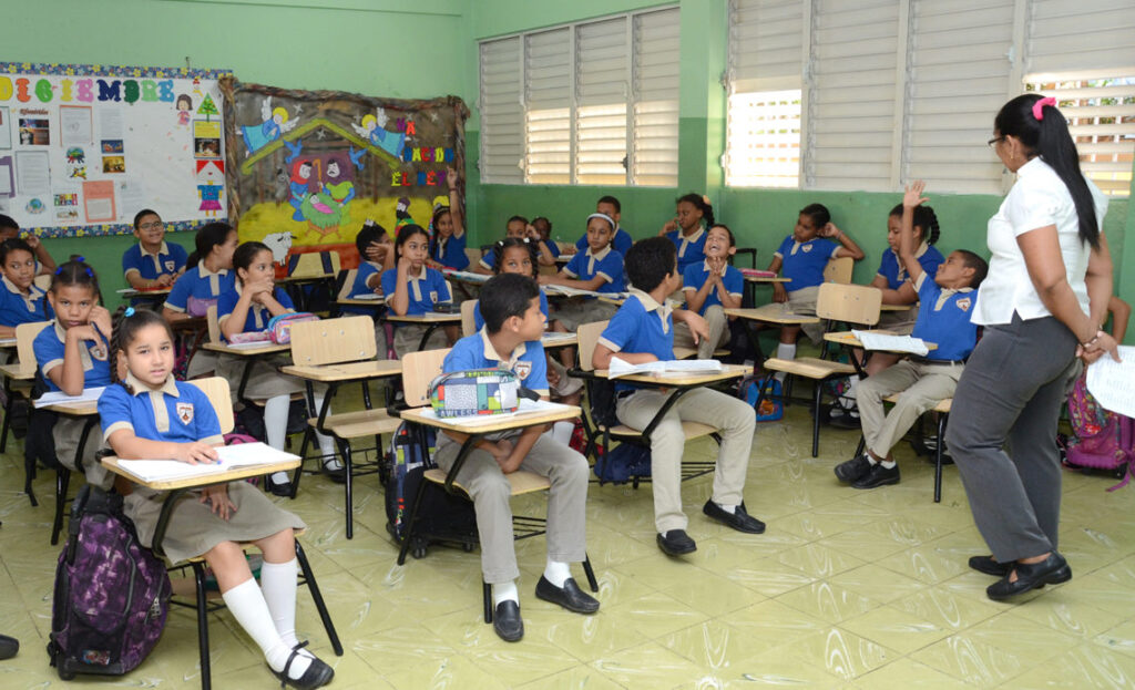 Educación evaluará desempeño de 129,953 docentes del país
