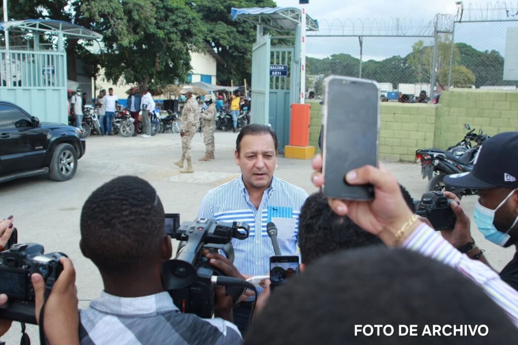 Abel Martínez respalda deportaciones y pide mayor control en la frontera