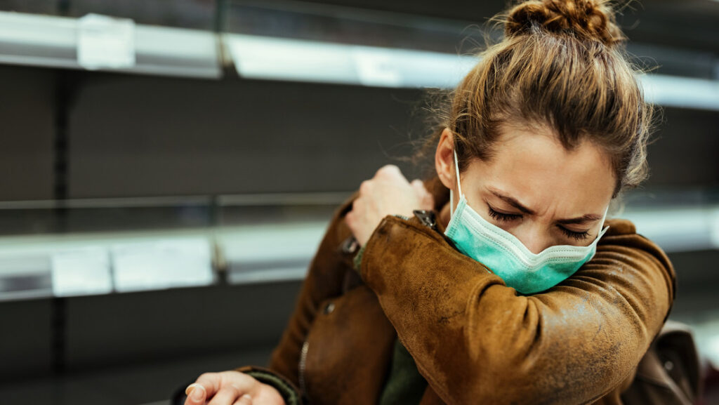 La Sociedad Dominicana de Otorrinolaringología recomendó a la población tomar medidas preventivas contra las infecciones respiratorias para evitar complicaciones como sinusitis y faringitis.