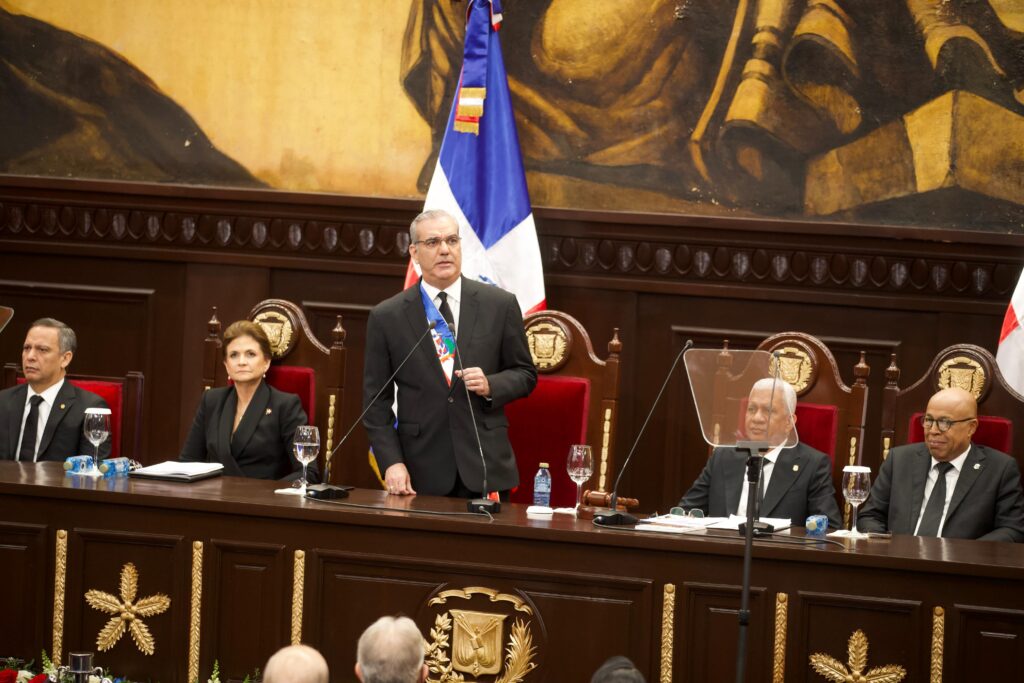 Abinader: "Estamos construyendo el gran edificio del desarrollo de la República Dominicana"