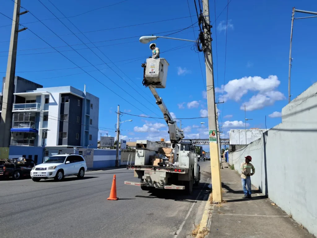 Edeeste invierte RD$1.7 millones en Iluminación en el Gran Santo Domingo