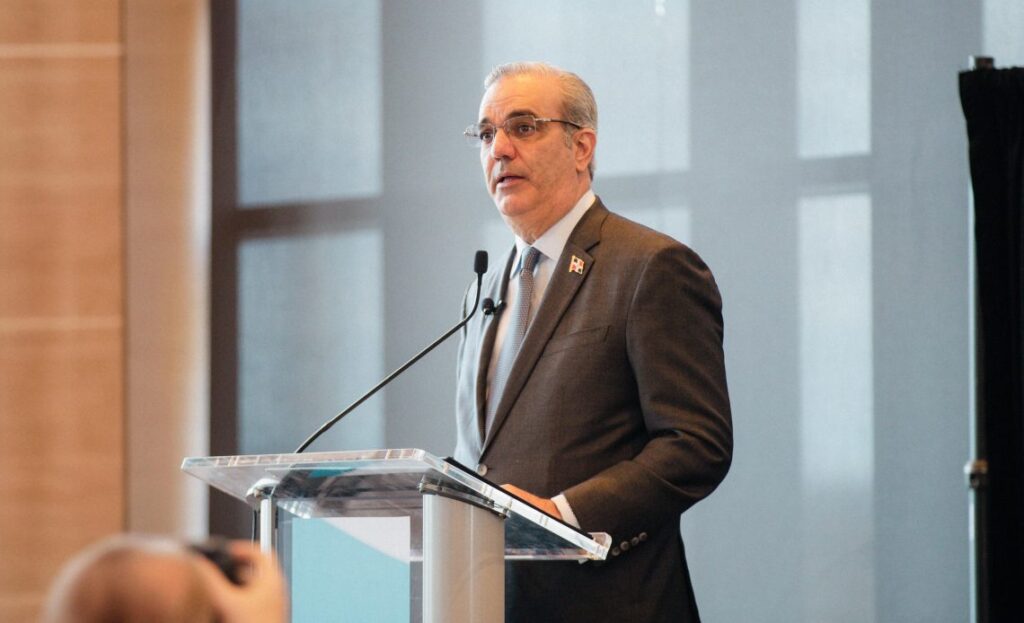 Abinader promueve a RD como destino ideal para la inversión industrial textil y de calzado Abinader promueve a RD como destino ideal para la inversión industrial textil y de calzado