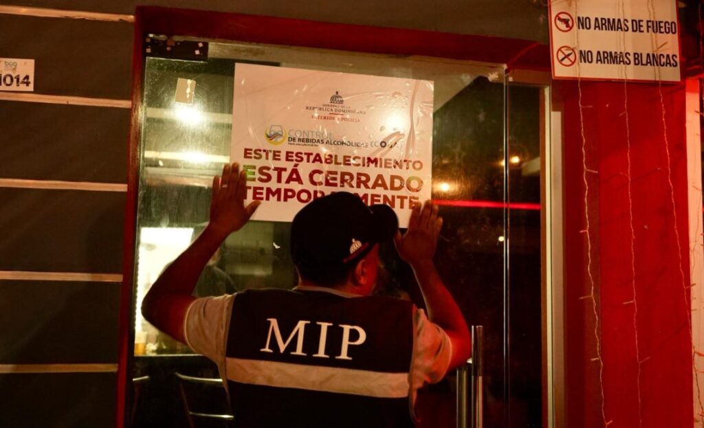 Cierran dos negocios y notifica a 15 en Dajabón y Loma de Cabrera