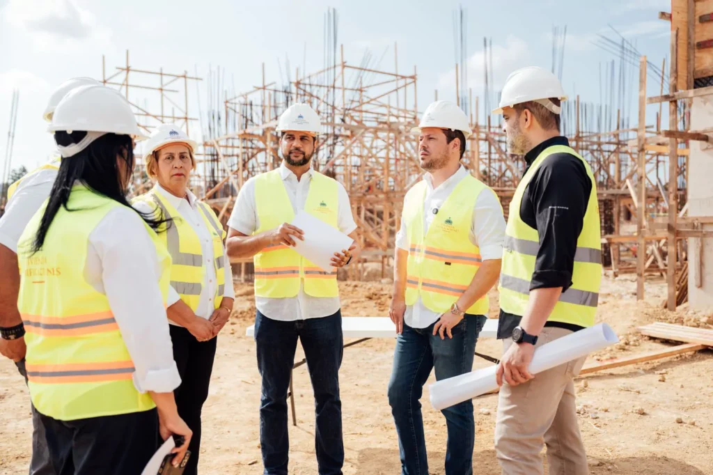 Bonilla supervisa avances en construcción del Hospital Traumatológico de San Cristóbal