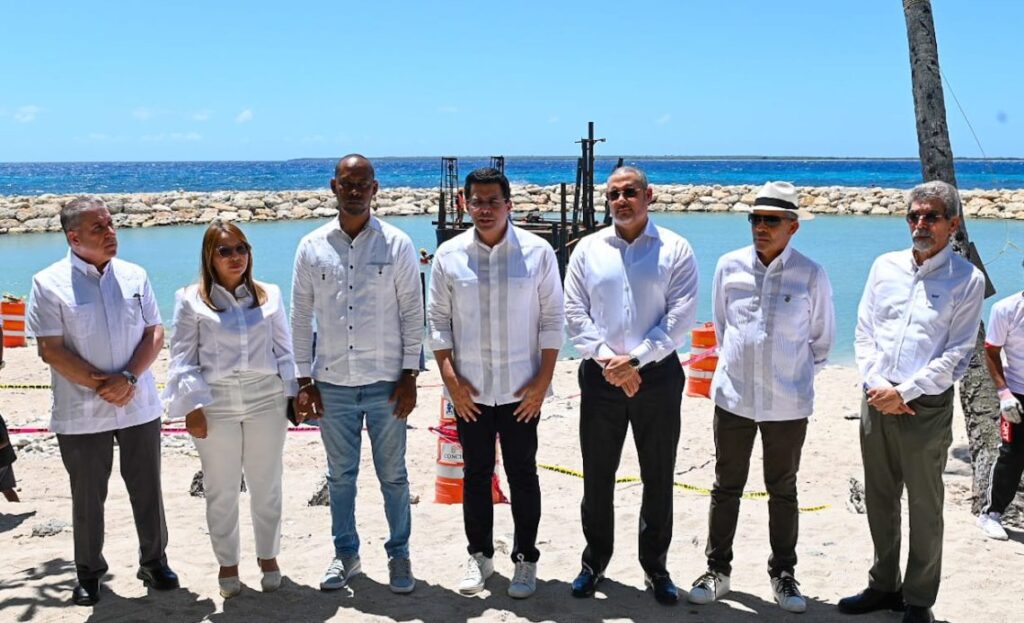 Turismo inicia construcción muelle turístico Caleta, en La Romana