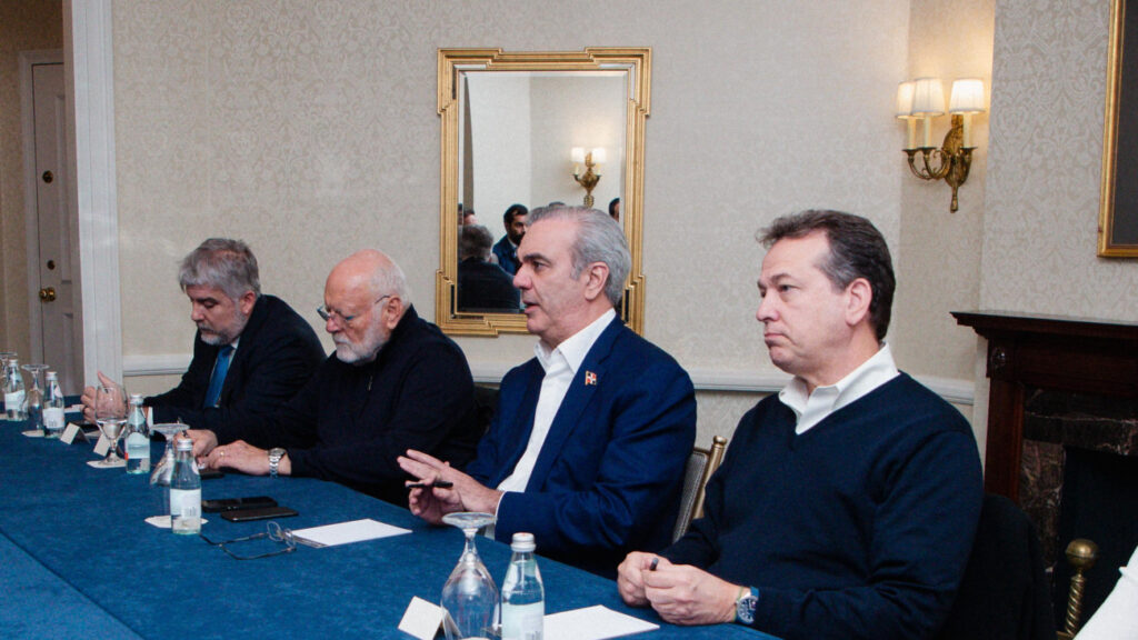 Abinader sostiene reunión con empresarios dominicanos en Washington, Estados Unidos