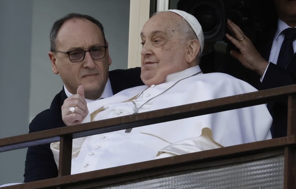 Secretario de Estado vaticano: el papa tendrá que “estar tranquilo” y seguir convalecencia