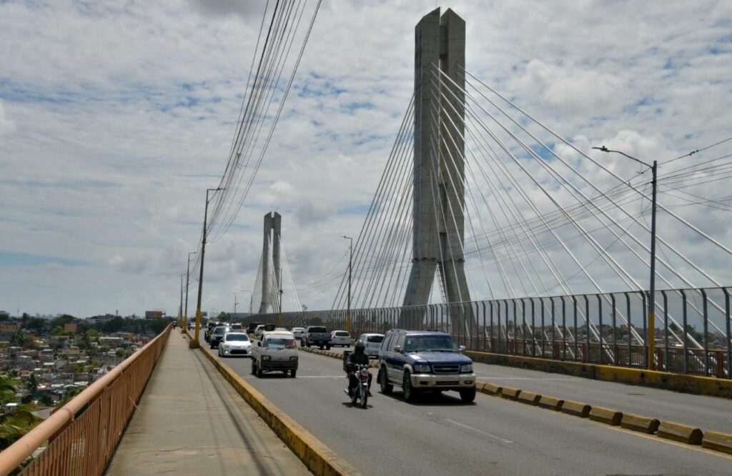 El puente de la 17 es seguro y se realizan trabajos para prolongar su vida útil, afirma Obras Públicas