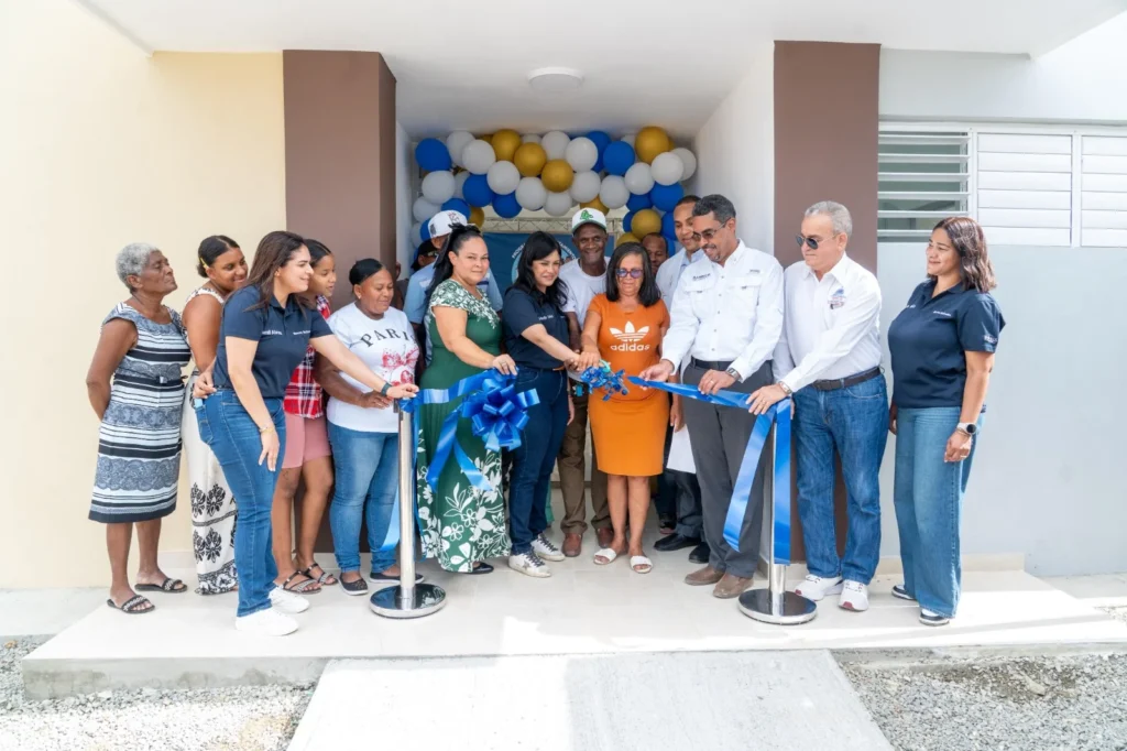 El proyecto Nuevos Horizontes sigue creciendo: entregan segundo salón comunal y campo de béisbol