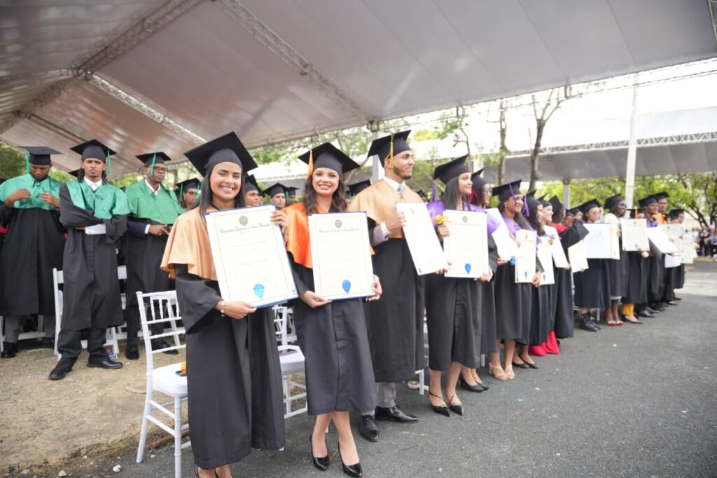 UASD celebra 487 años con la graduación de 3,710 nuevos profesionales UASD