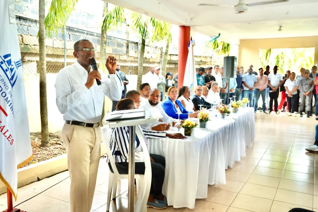 Inician proceso de titulación en cinco sectores de El Carril de Haina, provincia San Cristóbal titulación