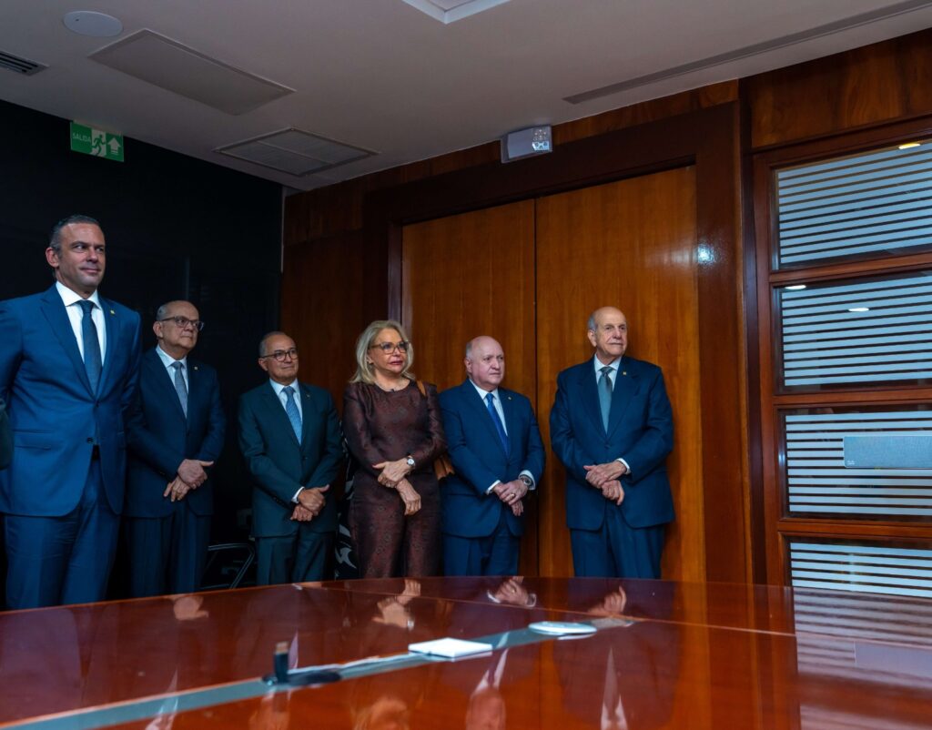 Grupo Popular honra a Eduardo J. Grullón Viñas como Consejero Emérito de AFP Popular AFP Popular