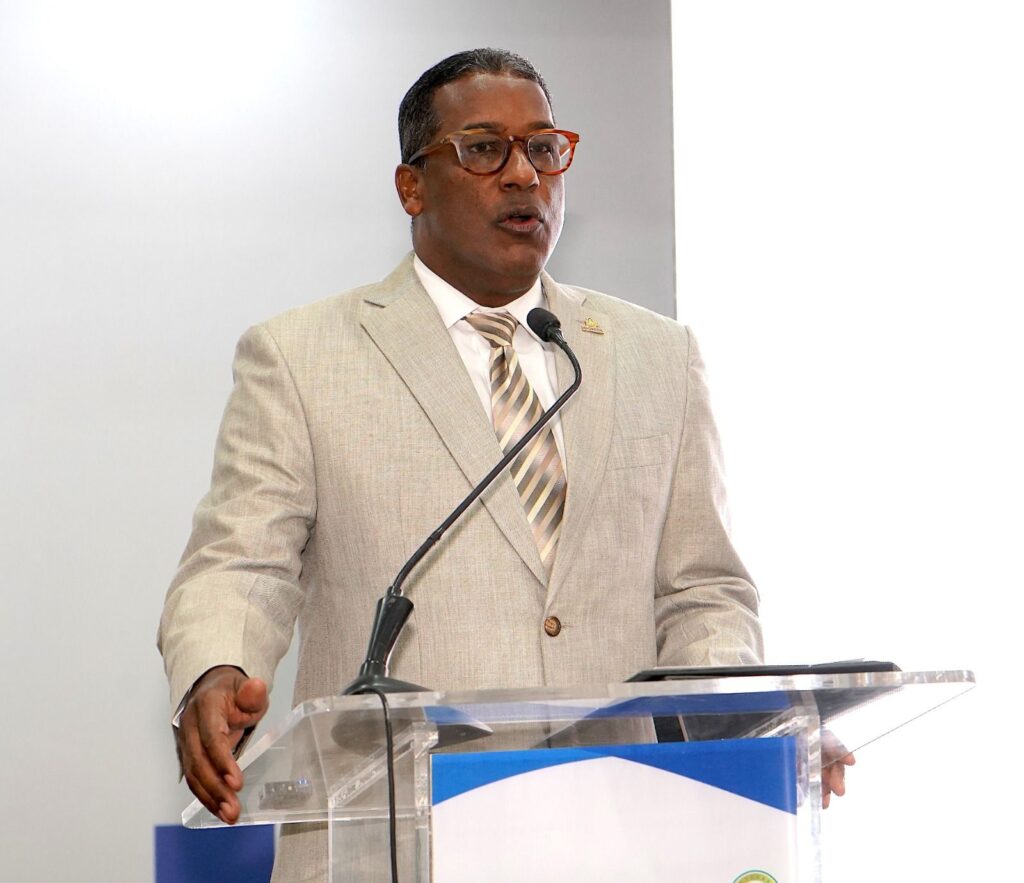 Director IDOPPRIL destaca mejoras en servicios durante visita a La Vega IDOPPRIL