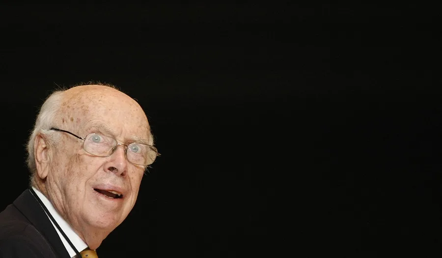 Muere James Watson, científico que ayudó a descubrir la estructura del ADN, a los 97 años James Watson
