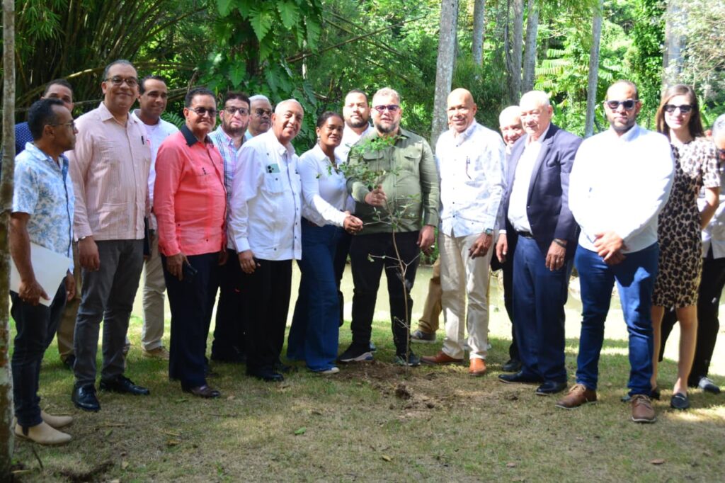 Hecmilio Galvan: “Agricultores y ganaderos son defensores del medio ambiente” Hecmilio Galvan