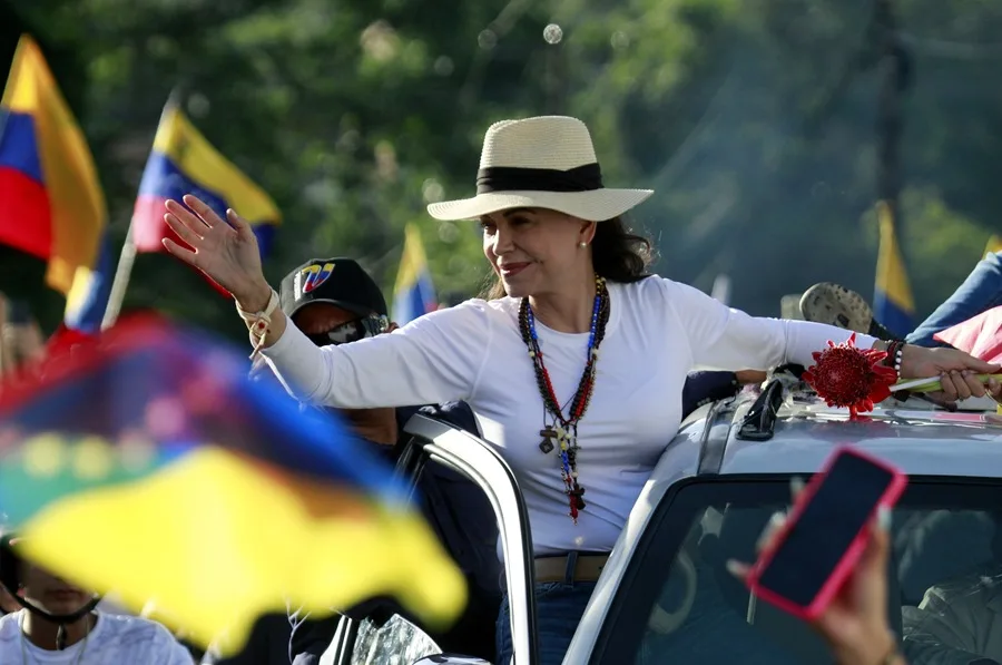 Corina Machado salió de Venezuela en barco a Curazao para intentar llegar a Oslo, según el WSJ María Corina Machado