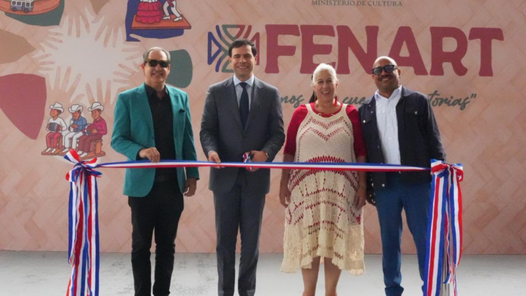 Ministro Roberto Ángel Salcedo encabeza el acto inaugural de la Feria Nacional de Artesanía Roberto Ángel Salcedo