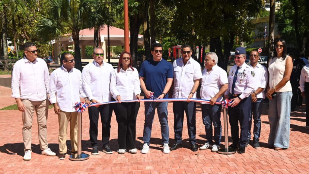 Ministerio de Turismo inaugura parque Duarte, en Samaná Samaná
