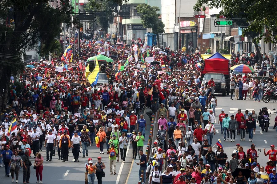 Chavistas y comunas marchan en Caracas por la libertad de Nicolás Maduro y en respaldo a Delcy Rodríguez marchan