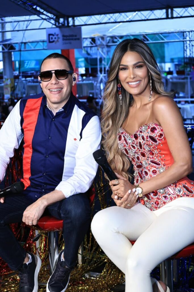 Caroline Aquino y Oliver Peña impactan en la primera gran salida del mundialmente famoso Carnaval Vegano 2026 Caroline Aquino