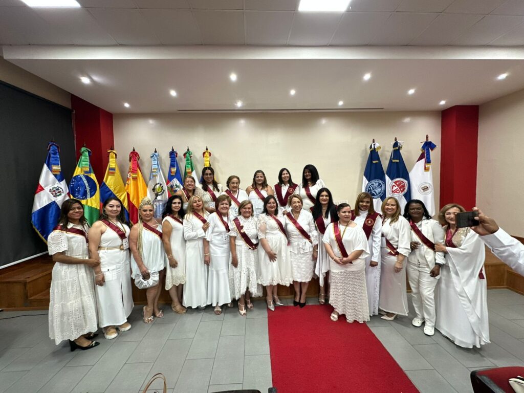 Durante el acto de clausura, que reunió a destacadas personalidades del ámbito jurídico, académico e institucional, se resaltó la importancia de fomentar alianzas estratégicas que permitan abordar los desafíos globales desde una perspectiva multidisciplinaria, fortaleciendo así los procesos de transformación social y desarrollo sostenible en la región.