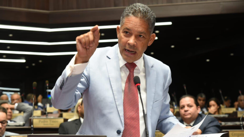 Eugenio Cedeño llama a Abinader a “poner orden en la casa” y alerta: “Hay gente a la que no le importa que el PRM desaparezca” Eugenio Cedeño