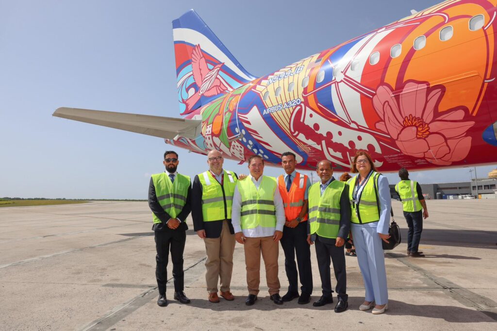 Héctor Porcella acompaña a JetBlue en la presentación de “Quisqueya la Bluebella” Héctor Porcella