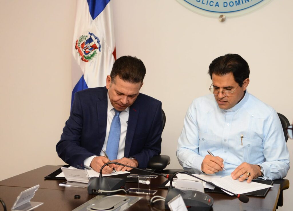 Proindustria y PUCMM firman acuerdo para impulsar la innovación y competitividad industrial en RD Proindustria y PUCMM