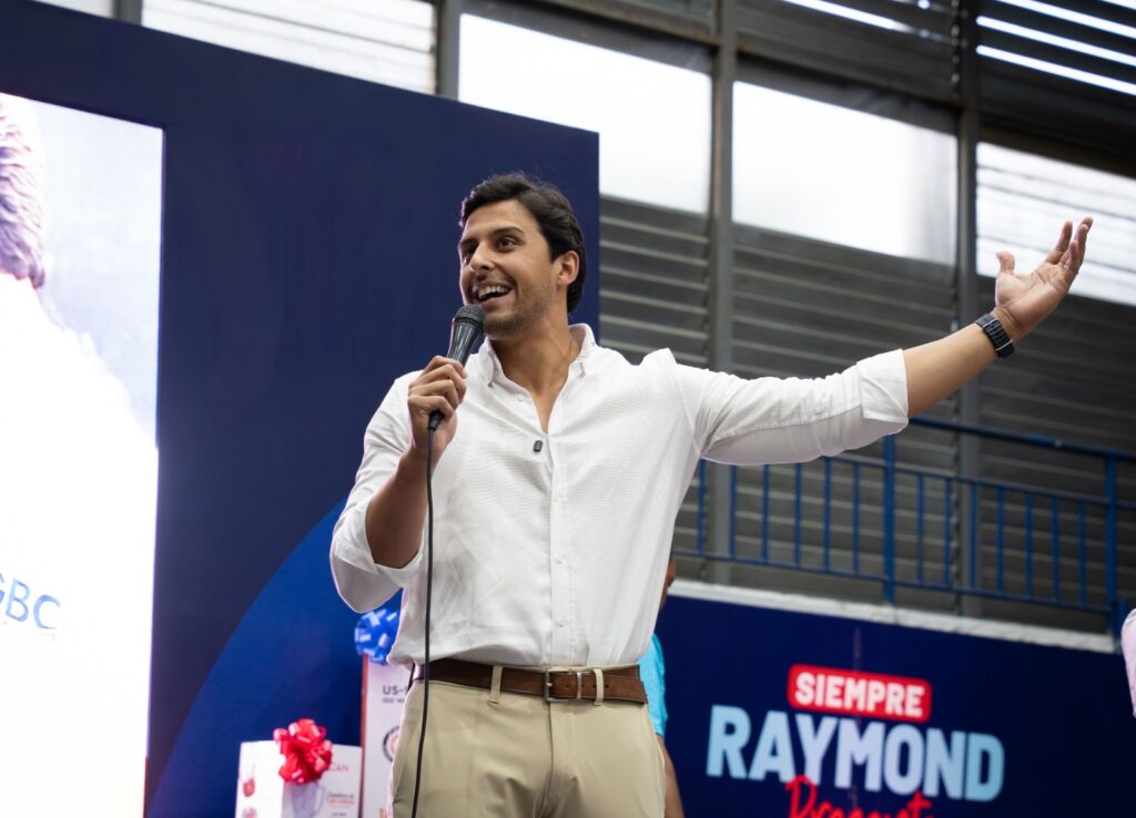 Raymond Rodríguez celebra el día de las madres; más de 700 mujeres respaldan su labor social en la capital Raymond Rodríguez