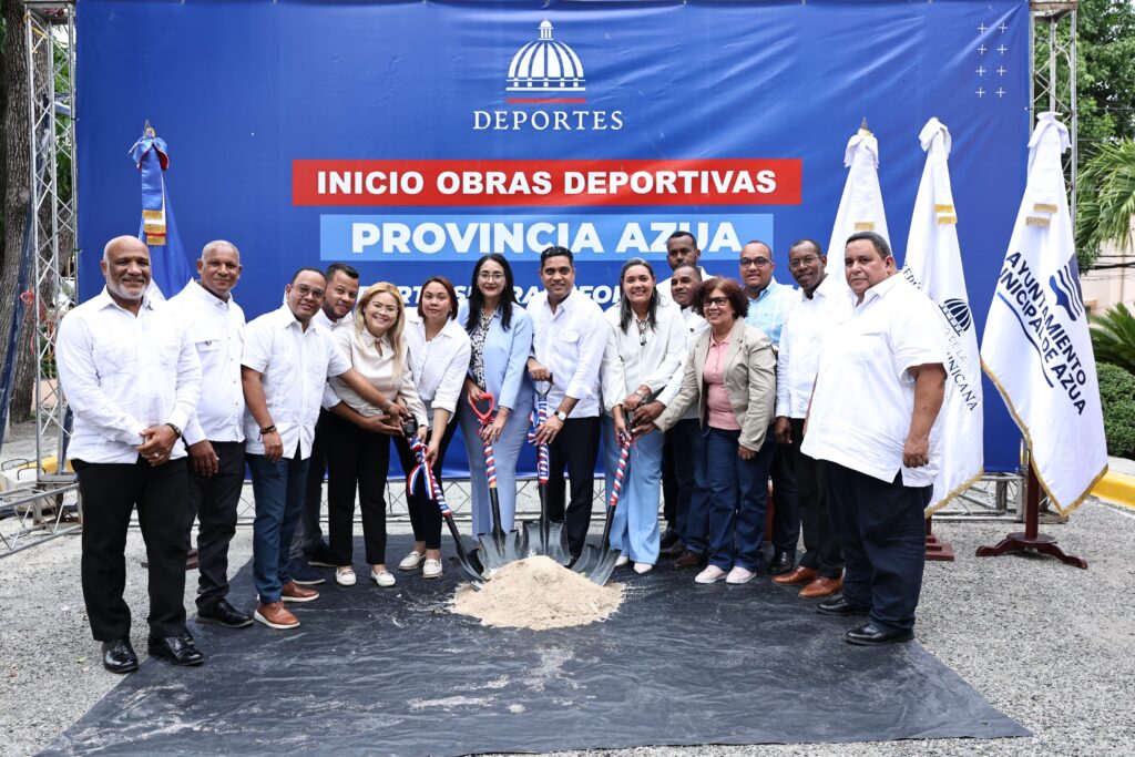 Ministro Kelvin Cruz anuncia construcción de cinco techados en Azua con inversión de RD$156 millones Kelvin Cruz