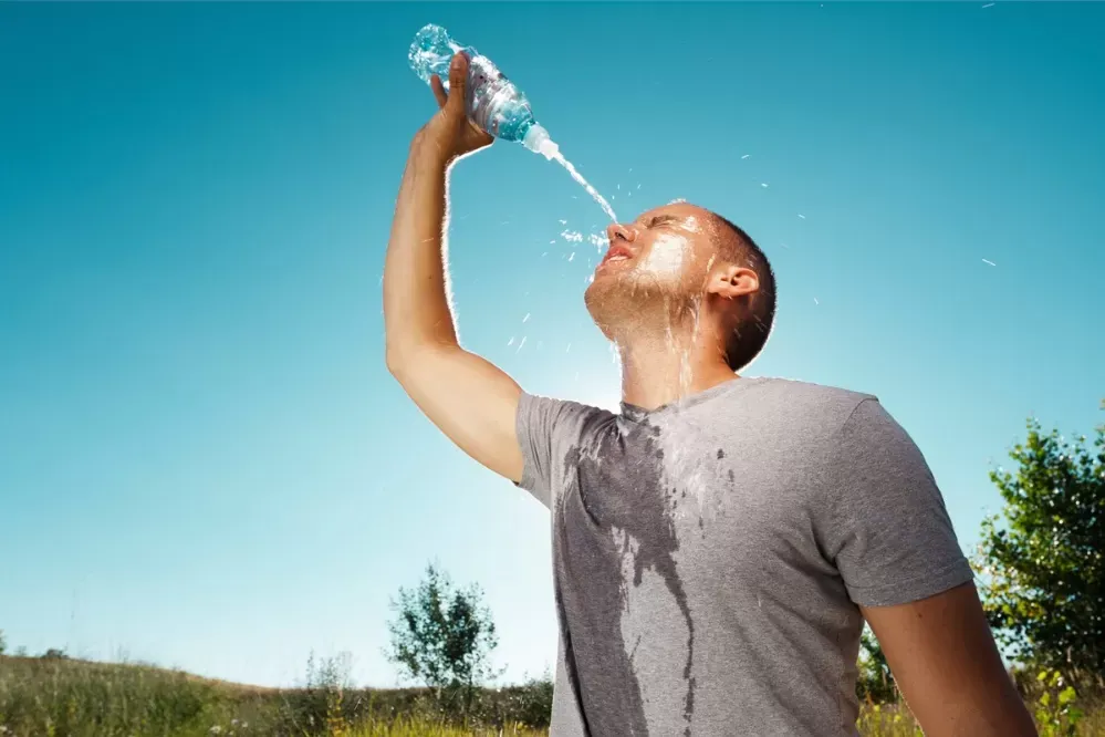 Calor y polvo del Sahara persistirán en el país; INDOMET prevé chubascos vespertinos y mantiene recomendaciones en la costa sur Calor