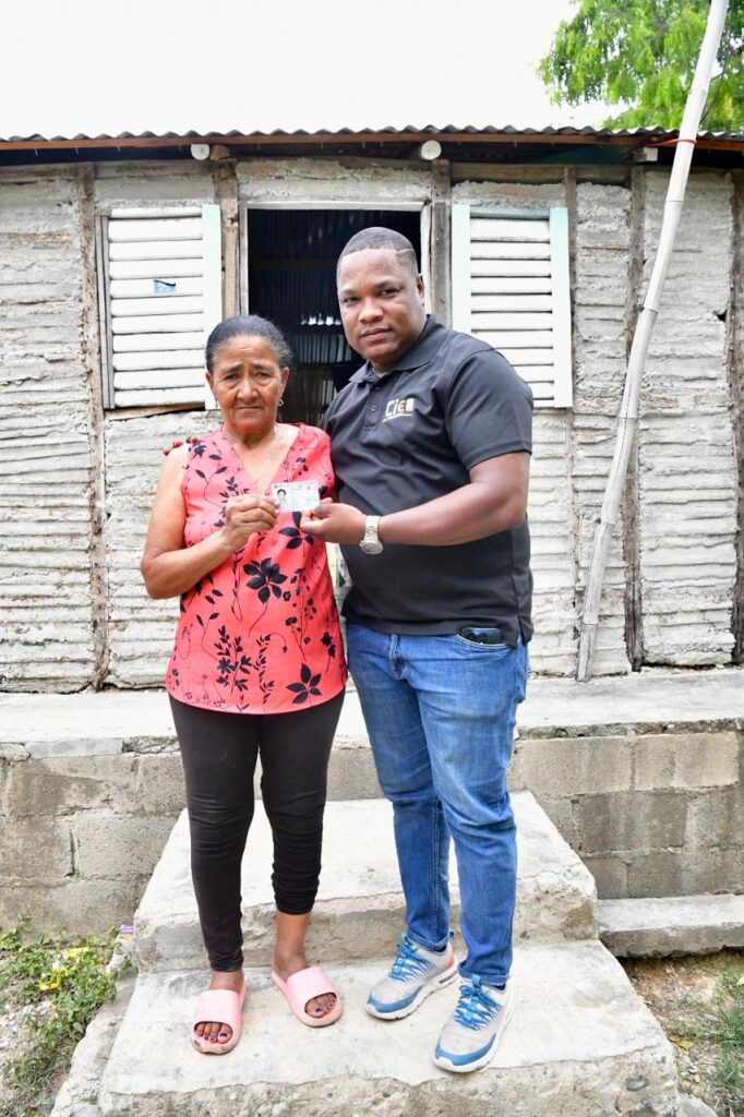 JCE beneficia a más de 1,100 personas en jornada de cedulación en Pedro Corto JCE