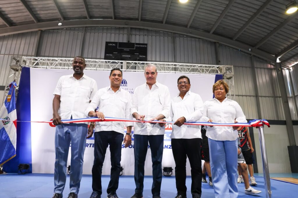 Presidente Abinader y ministro Kelvin Cruz entregan multiuso Dante Lemonier en Los Alcarrizos Presidente Abinader y ministro Kelvin Cruz