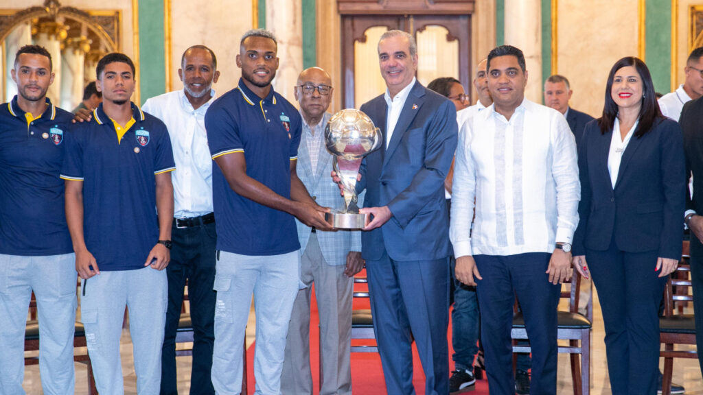 Presidente Abinader recibe en el Palacio Nacional al Salcedo Fútbol Club tras conquistar el campeonato nacional de la Liga Dominicana de Fútbol Salcedo Fútbol Club