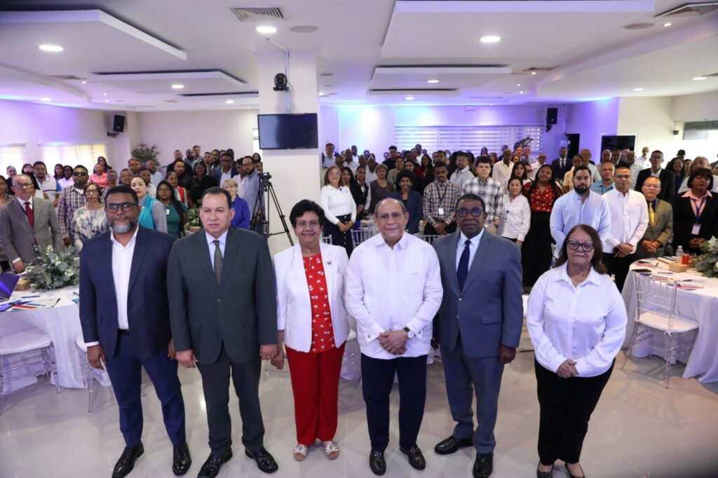Santos Badía llama al MESCyT a liderar la narrativa de la transformación educativa nacional Santos Badía