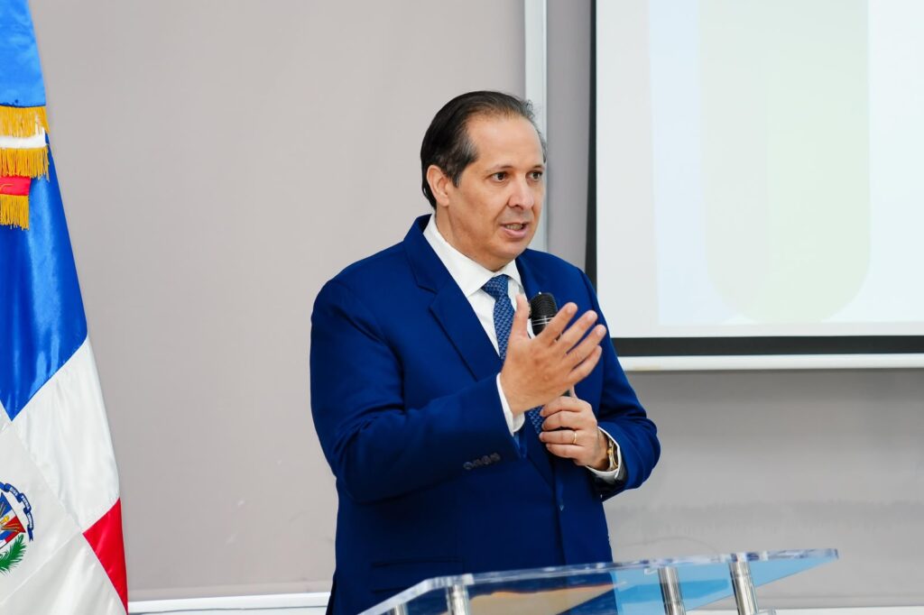 Ministro Víctor Atallah informa que niños diagnosticados con Atrofia Muscular Espinal recibirán tratamiento Víctor Atallah