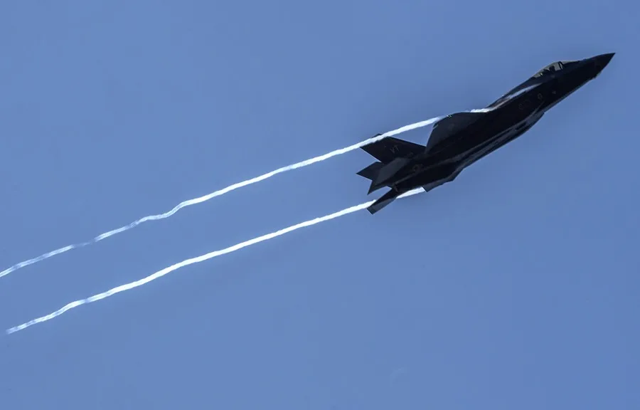EE.UU. desmiente que Irán destruyera tres de sus aviones y violara el bloqueo naval aviones