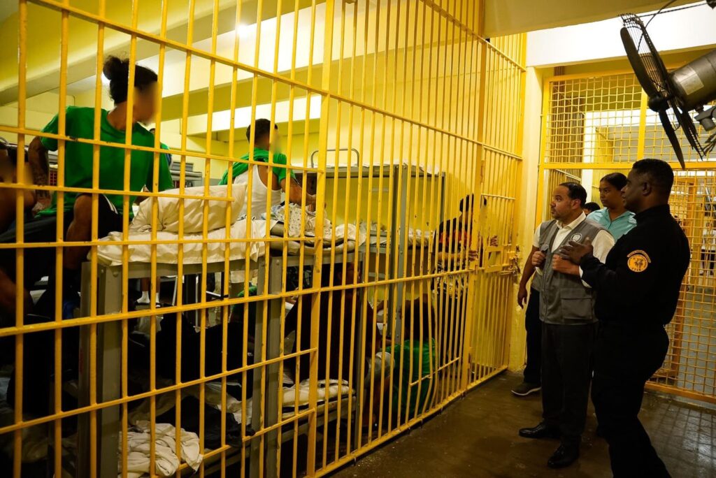 Defensor del Pueblo inspecciona centros penitenciarios de Santiago centros penitenciarios