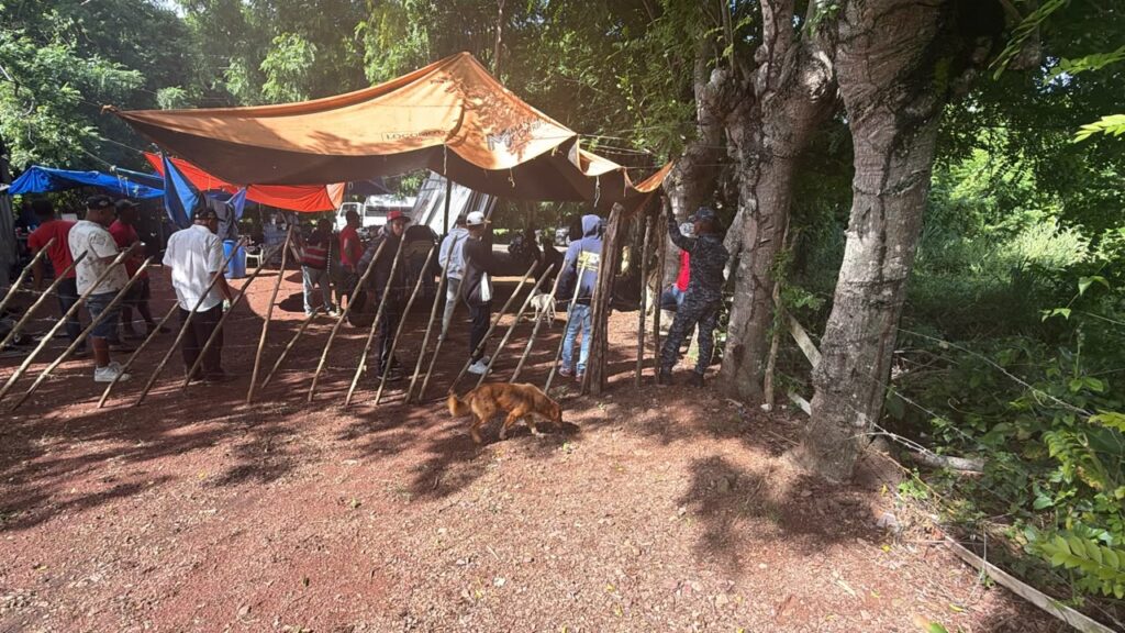 Agentes policiales impiden acceso a propietarios de terrenos donde se proyecta construir planta recicladora en Los Aguacates, La Cuaba planta recicladora