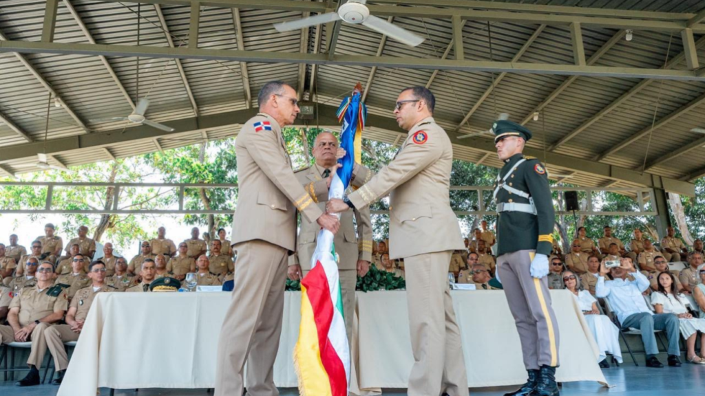 Ministro de Defensa encabeza traspasos de mando en el Ejército y la Fuerza Aérea Ejército y la Fuerza Aérea