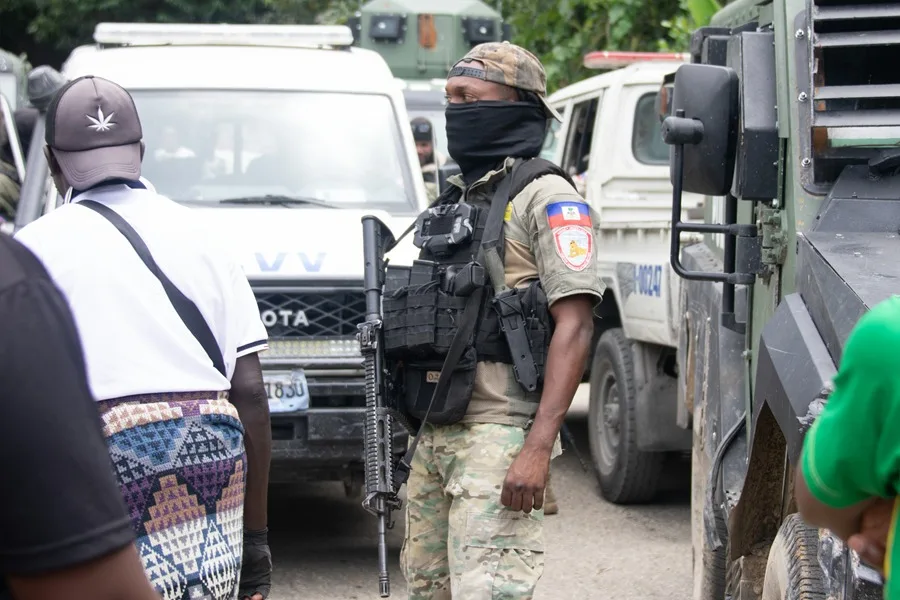 Un jefe de banda en Haití amenaza con matar a decenas de rehenes un día después de la masacre de 47 personas Haití