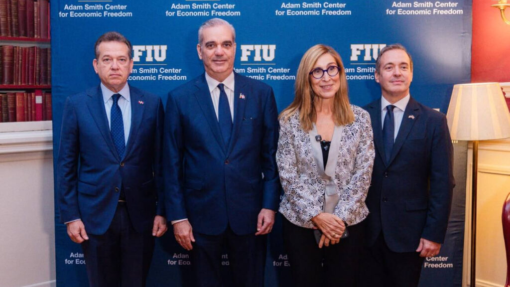 Abinader proyecta a RD como destino competitivo para inversiones en semiconductores, turismo y tierras raras Abinader
