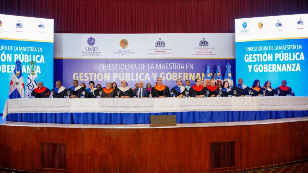 Abinader llama a 147 servidores públicos graduados a poner sus conocimientos al servicio de la ciudadanía Abinader