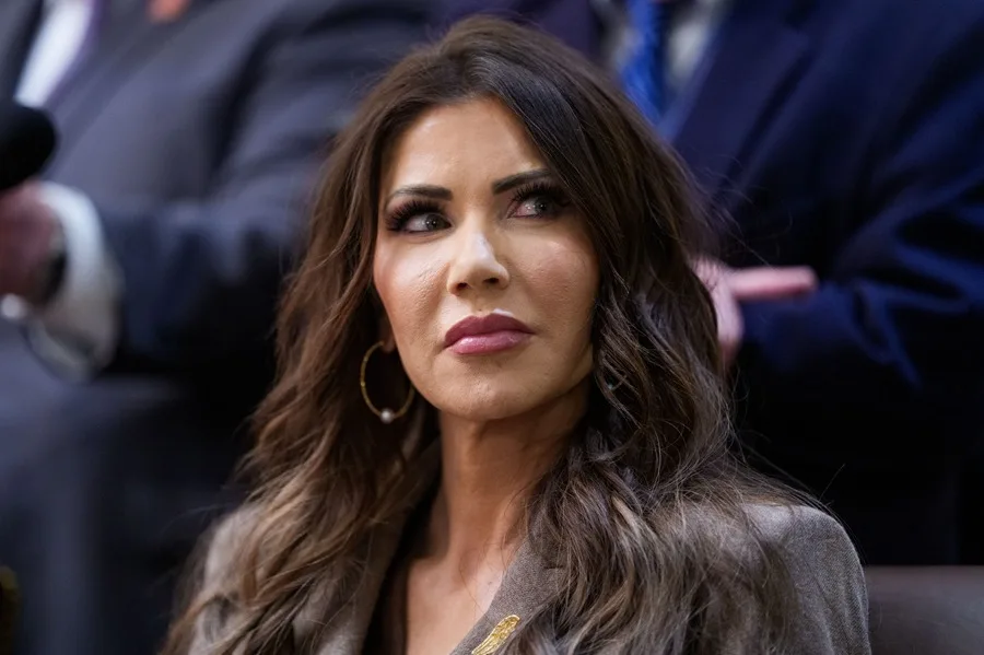 La exsecretaria de EE.UU. Kristi Noem se divorcia tras el escándalo de travestismo de su marido Kristi Noem