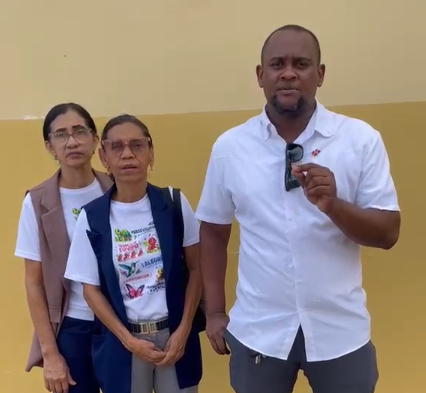 Maestros de la Escuela Básica Salomé Ureña en Los Mamayes piden fecha para ser evaluados Maestros