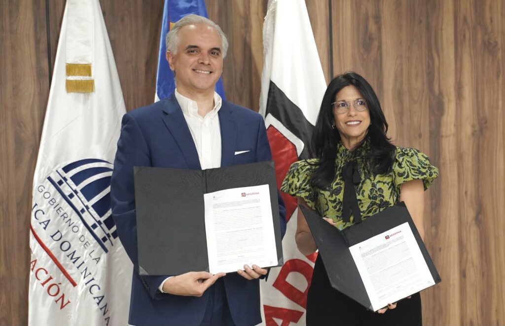 Ministerio de Educación y ADOZONA acuerdan fortalecer la vinculación entre la educación técnico-profesional y las zonas francas Ministerio de Educación y ADOZONA