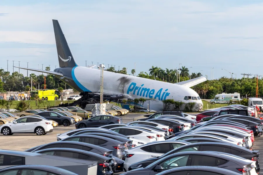 El avión de Amazon que se estrelló en Miami chocó con una furgoneta con siete pasajeros avión de Amazon